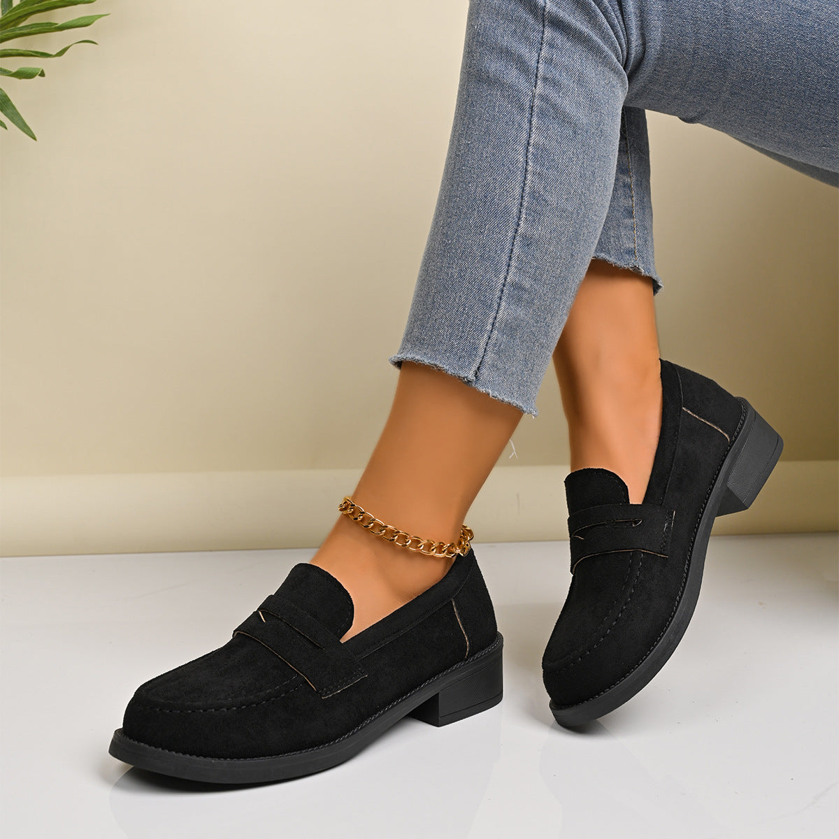 Close-up of CheapSeasons Wildleder-Look Loafer showing smooth suede-like texture and classic slip-on design for stylish everyday wear.