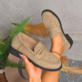 CheapSeasons Everyday Elegance wildleder-look loafer with sleek design and comfortable fit, perfect for effortless stylish footwear.