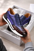 Luxuriöse Straßenschuhe aus vollkornartigem Leder mit Krokodilprägung von CheapSeasons, die stilvolles Design und strukturierte Details zeigen.