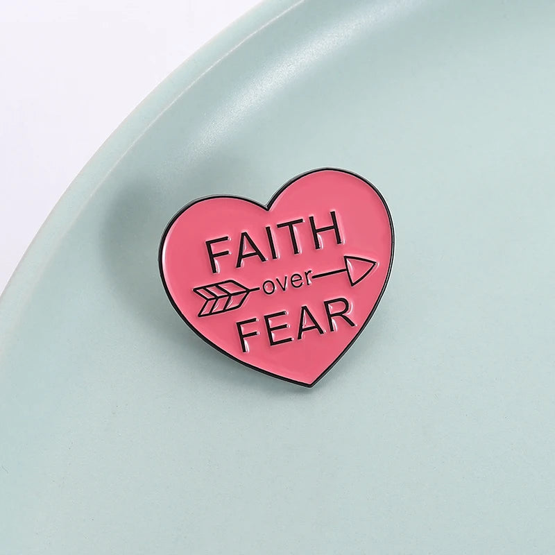 "Faith over Fear" Heart Brooch – Elegant enamel design as a symbol of courage and trust - CheapSeasons