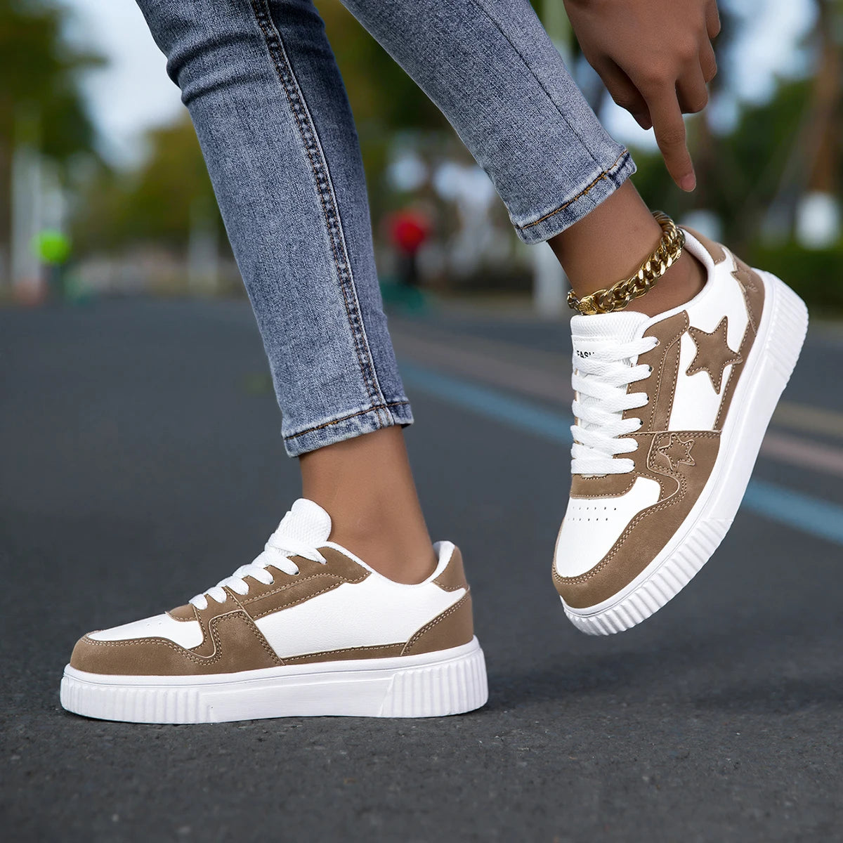 ⭐ Get the star look! Stylish women's sneakers with a star motif. Your must-have for street style! 👟✨ - CheapSeasons