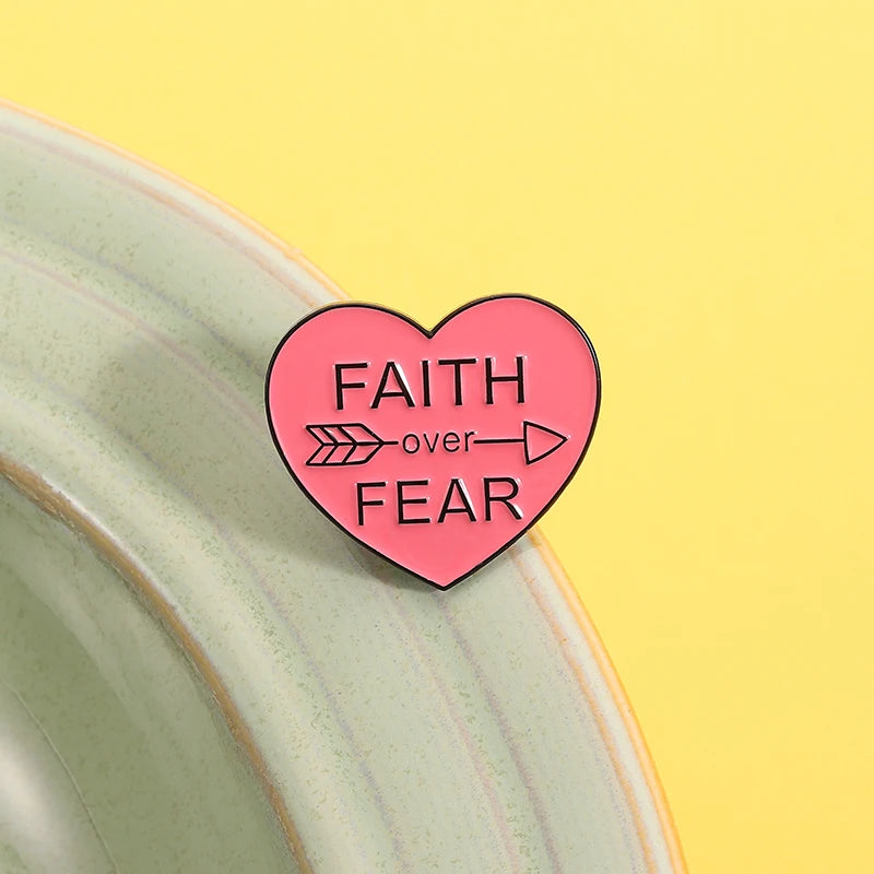 "Faith over Fear" Heart Brooch – Elegant enamel design as a symbol of courage and trust - CheapSeasons