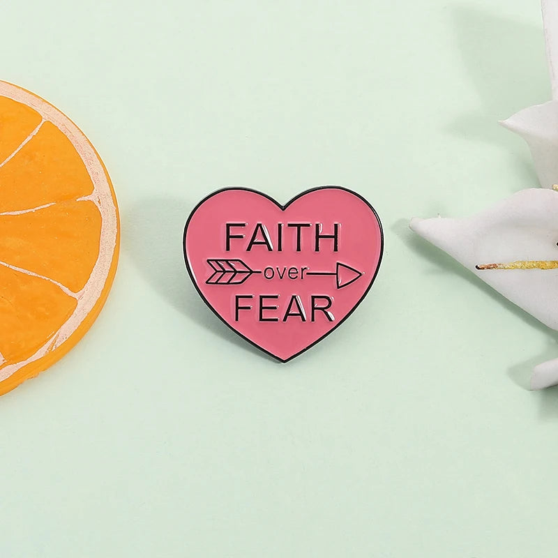 "Faith over Fear" Heart Brooch – Elegant enamel design as a symbol of courage and trust - CheapSeasons