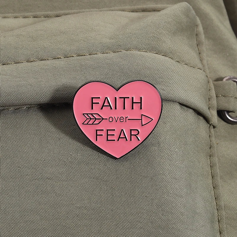 "Faith over Fear" Heart Brooch – Elegant enamel design as a symbol of courage and trust - CheapSeasons
