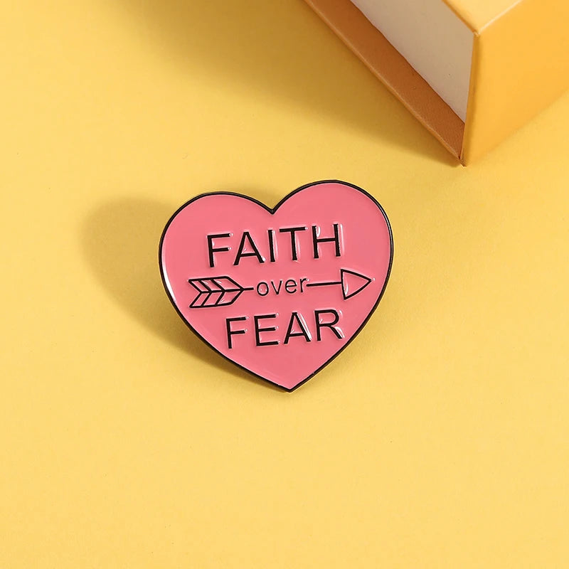 "Faith over Fear" Heart Brooch – Elegant enamel design as a symbol of courage and trust - CheapSeasons