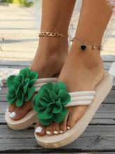 CheapSeasons Blumen-Slides with large fabric flower, casual open-toe sandals featuring colorful floral embellishments.