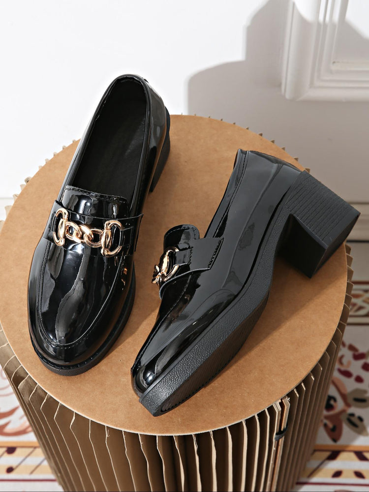Pink Lackloafer with satin bow from CheapSeasons featuring a stylish design and a shiny, patent finish for a chic look.